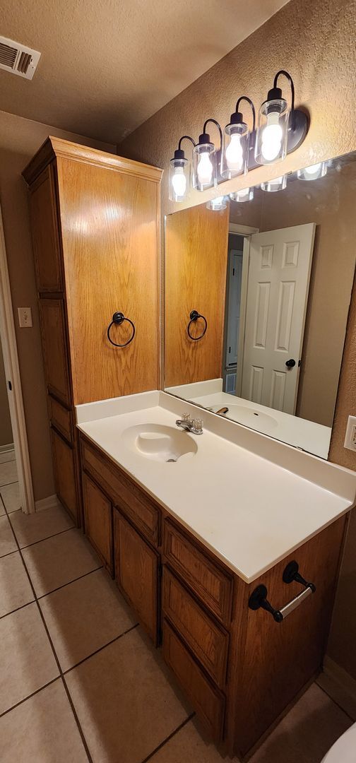 Building Photo - Beautiful 3bed/2bath Duplex near Clear Cre...