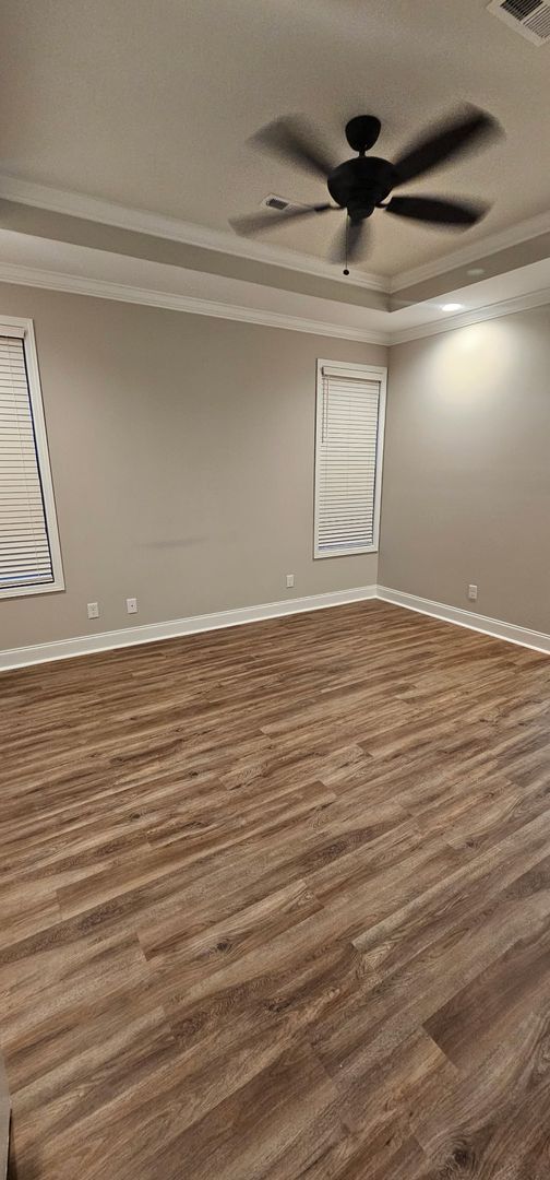 Building Photo - 3 Bedroom w/ Garage