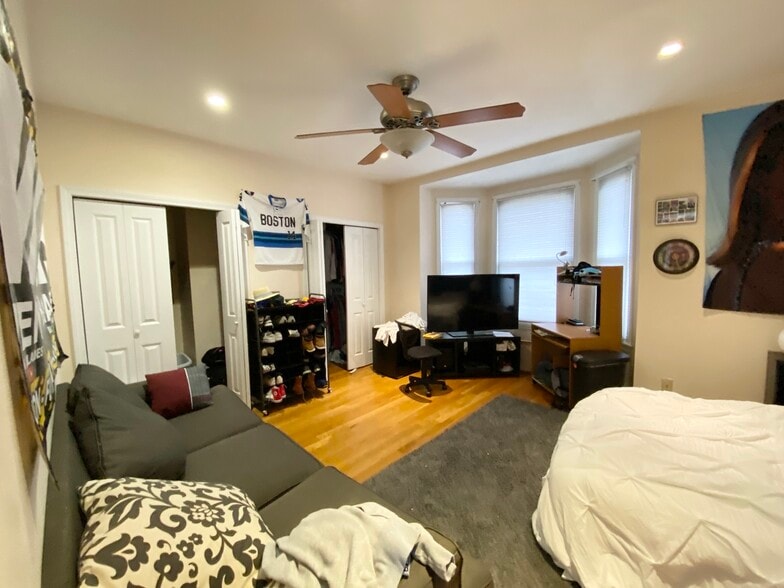 Building Photo - 27 Spring Garden St