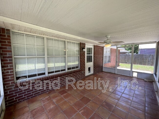 Building Photo - 10337 Wailuku Dr