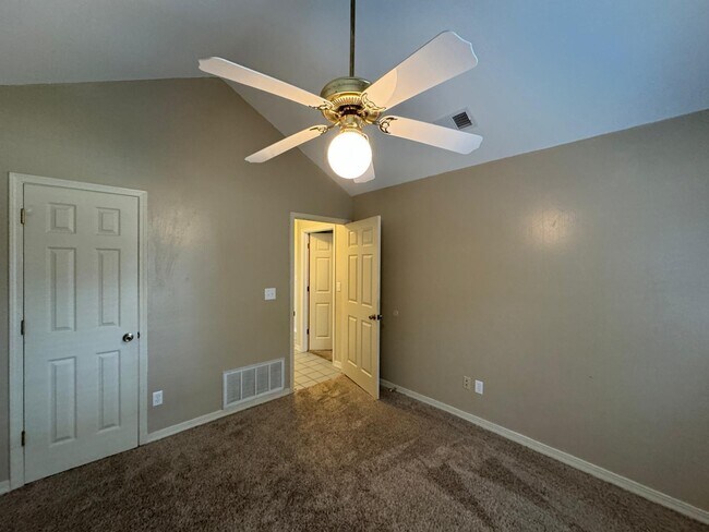 Building Photo - 64 Hampton Cir