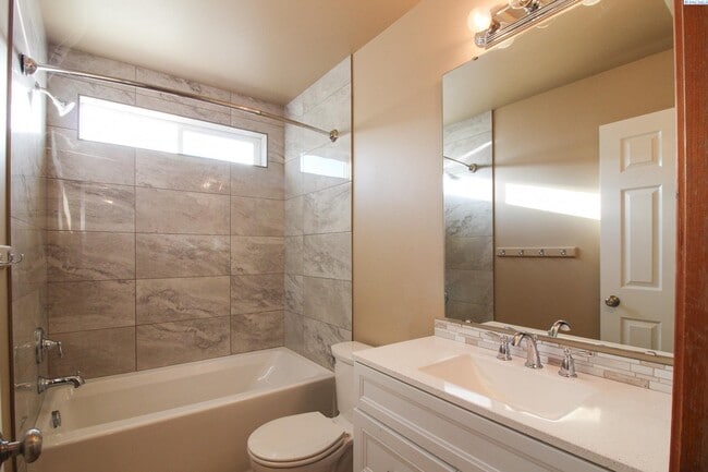 Building Photo - 4 Bed/2.5 Bath House in Richland