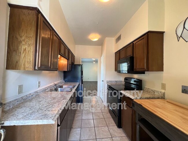 Building Photo - 4405 Bellaire Dr S
