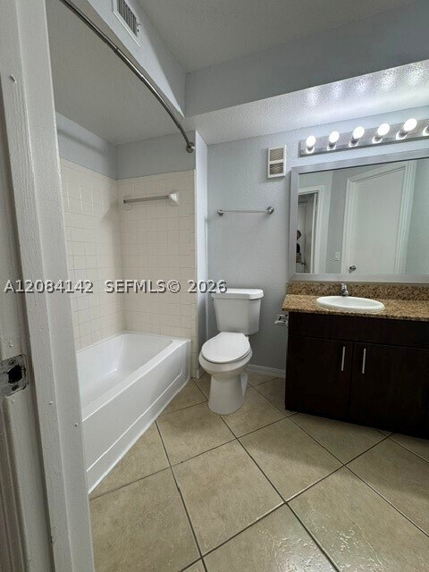 Building Photo - 731 Vista Isles Dr