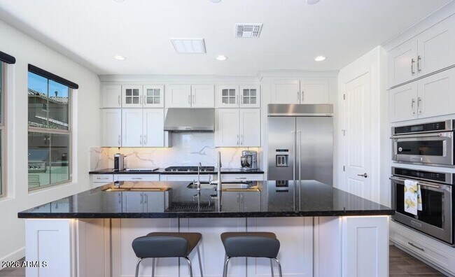 Building Photo - 948 W Yosemite Dr