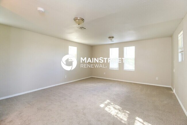 Building Photo - 4 Bedroom Pet-Friendly Home in MIDWEST CIT...