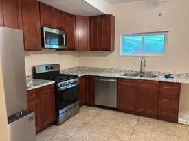 Building Photo - 250 Shaler St