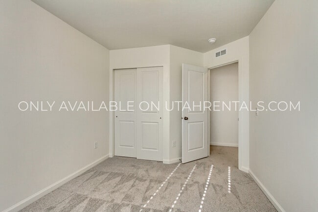 Building Photo - 238 N Colonnade Rd