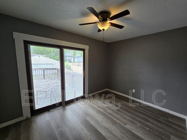 Building Photo - 1242 Edgewood Dr
