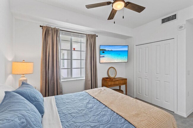 Building Photo - 15375 Grn Acrs Ave