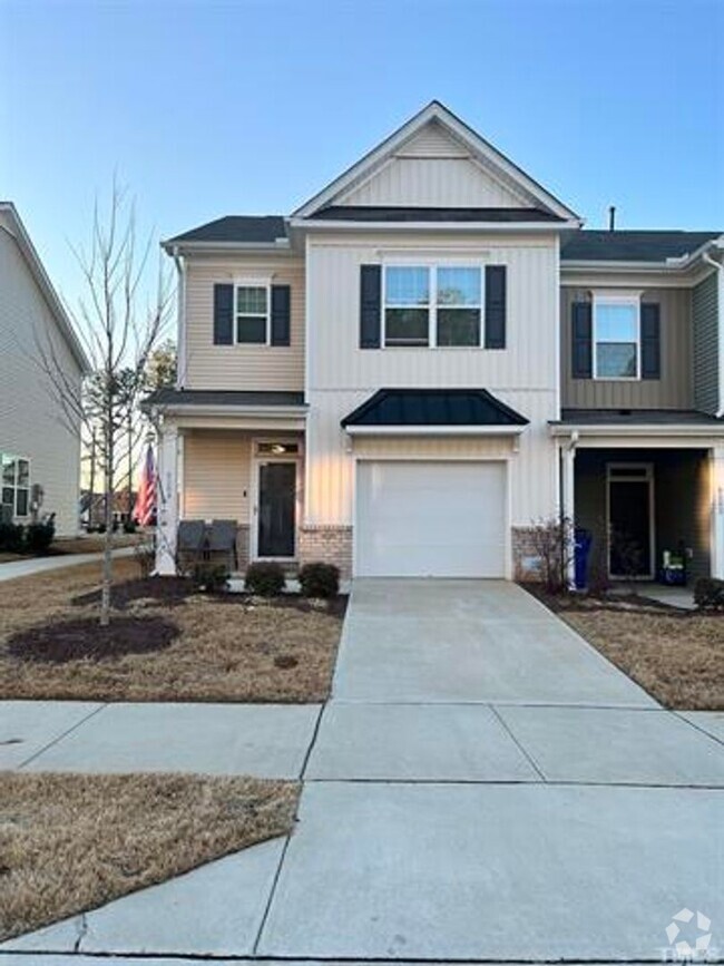 Building Photo - Spacious and Modern North Raleigh Townhome!