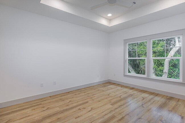 Building Photo - 110 4th St