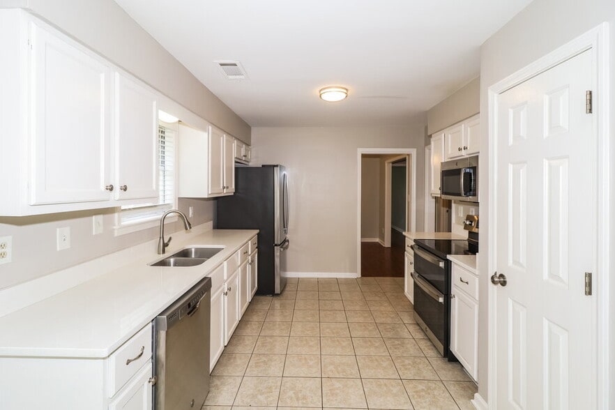Building Photo - 2268 Lake Hill Ct