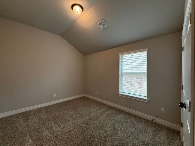 Building Photo - 9325 SW 44th Terrace
