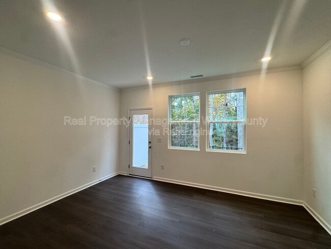 Building Photo - 1507 Crescent Townes Wy