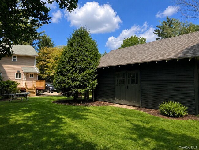 Building Photo - 264 Ehrhardt Rd