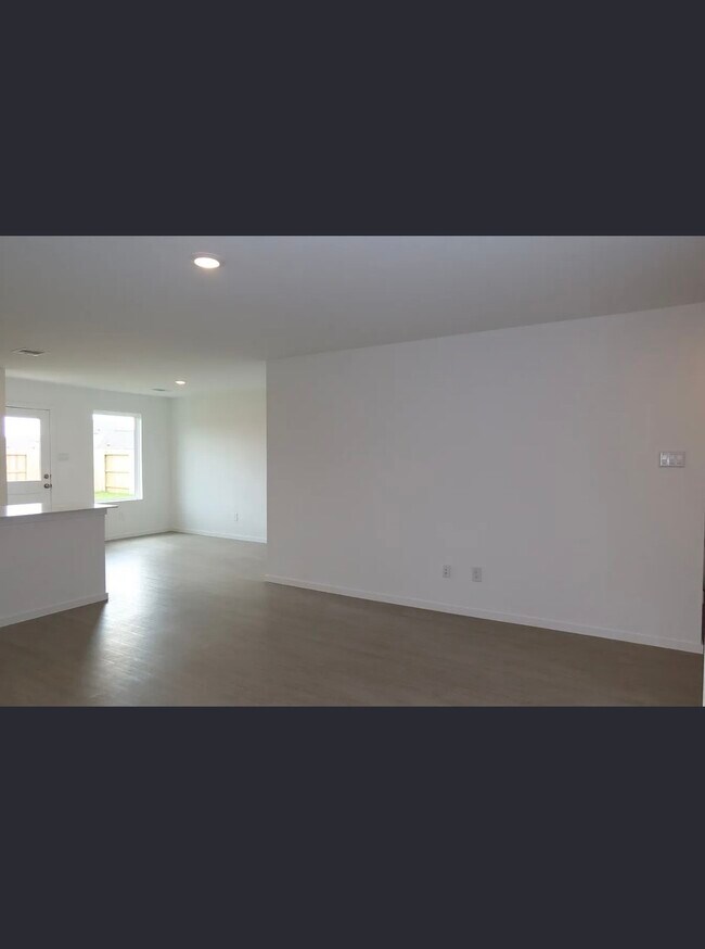 Building Photo - 5122 Red Drum Dr