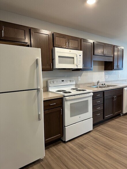 Building Photo - 15 19th Ave SW