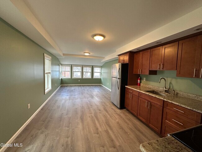 Building Photo - 61 Beekman St