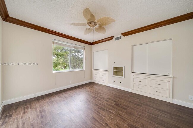 Building Photo - 8040 Sanibel Dr
