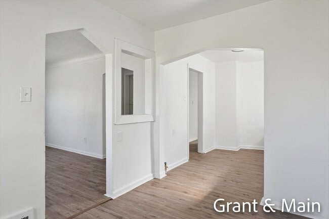 Building Photo - $1249 3 bedroom bungalow