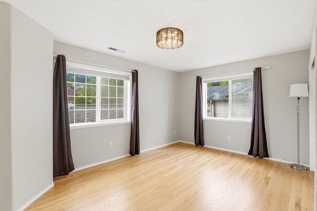 Building Photo - Elegant Executive Home in Desirable Camas – Minutes to SR-14, I-205 & Vancouver