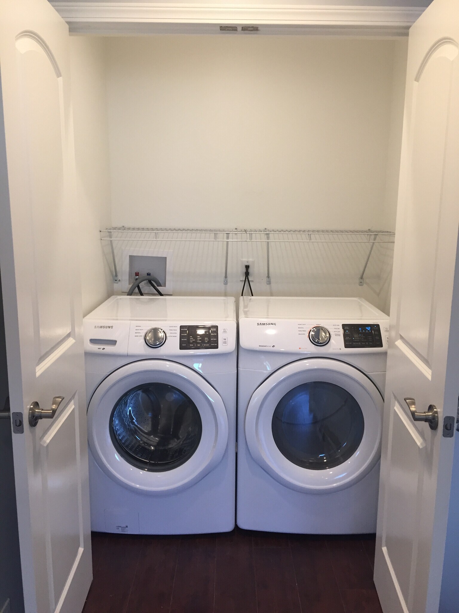 Washer & dryer - 8422 Glider Ave