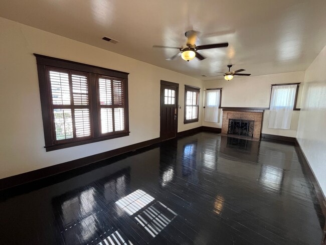 Building Photo - Historic, Charming Home in Coronado Distri...
