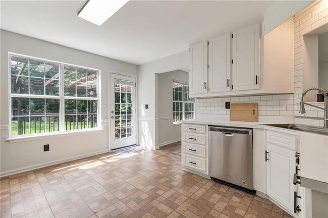 Building Photo - 2055 Amberly Glen Way