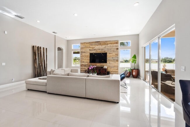 Building Photo - 11710 Paradise Cove Ln