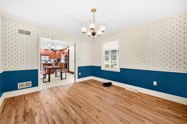 Building Photo - 684 Steinman Ct