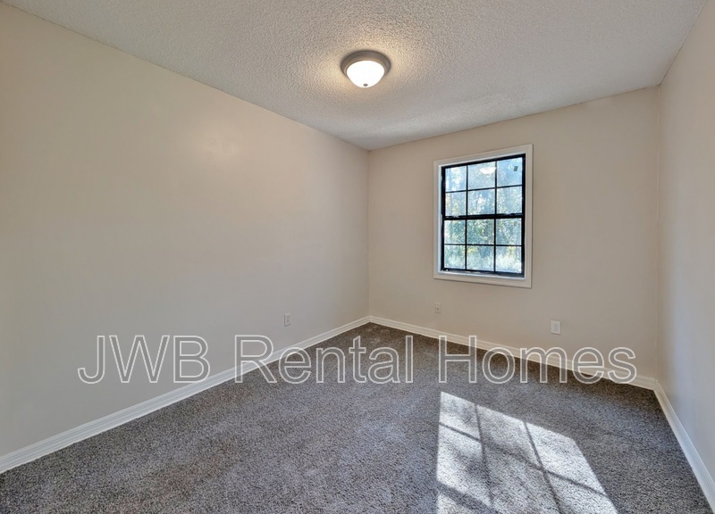 Building Photo - 5556 Bennington Dr