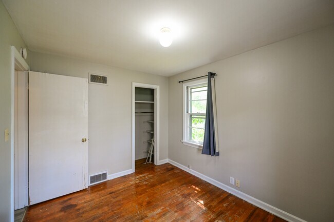 Building Photo - 8 Clarke St