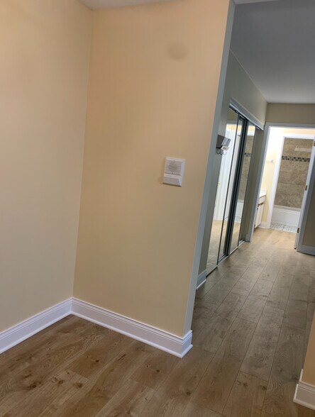 Building Photo - 1813 Hemlock Pl