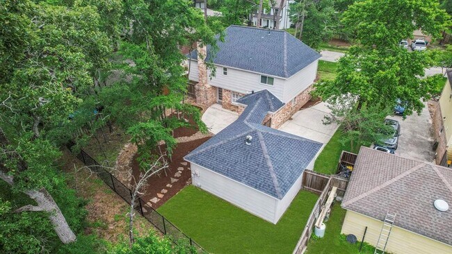 Building Photo - 77 Crystal Lake Ln