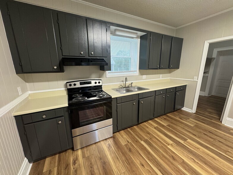 Building Photo - 13 Smythe St