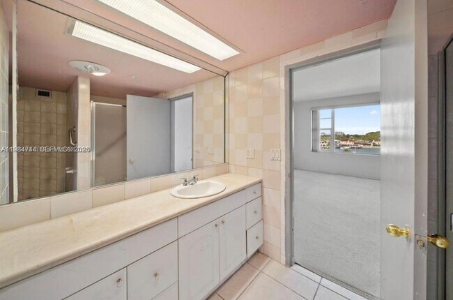 Building Photo - 5255 Collins Ave