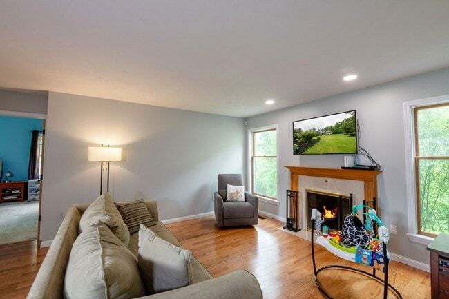 Building Photo - 5 Arrowood Ln