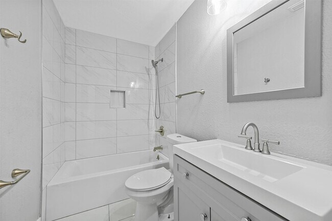 Building Photo - 303 Riva Ridge