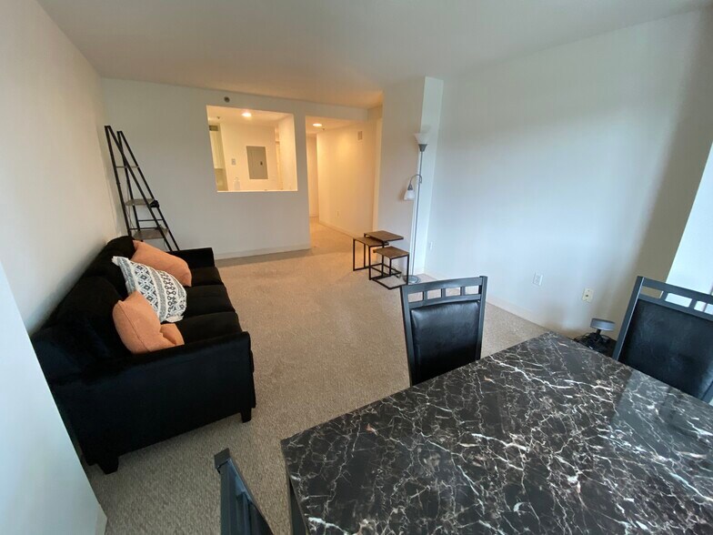 Building Photo - 10 Museum Way