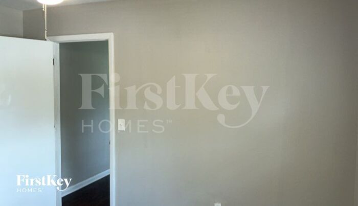 Building Photo - 9331 Forest Hills Dr