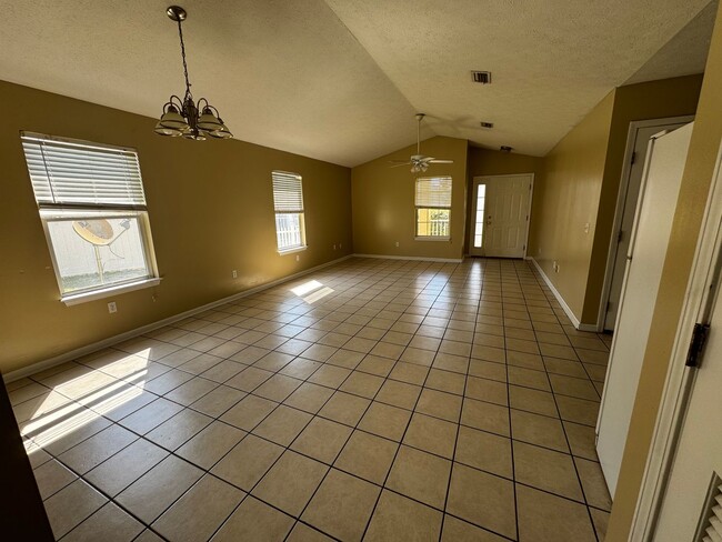 Building Photo - Palm Cove Single Family Home