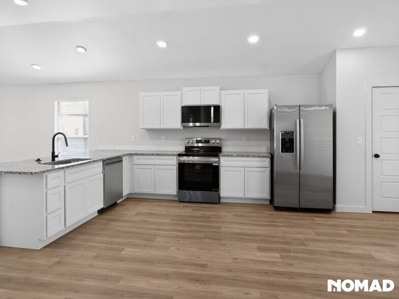 Building Photo - 2160 Langford Ave