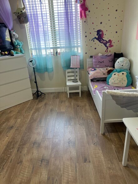 Building Photo - 490 E 700 S