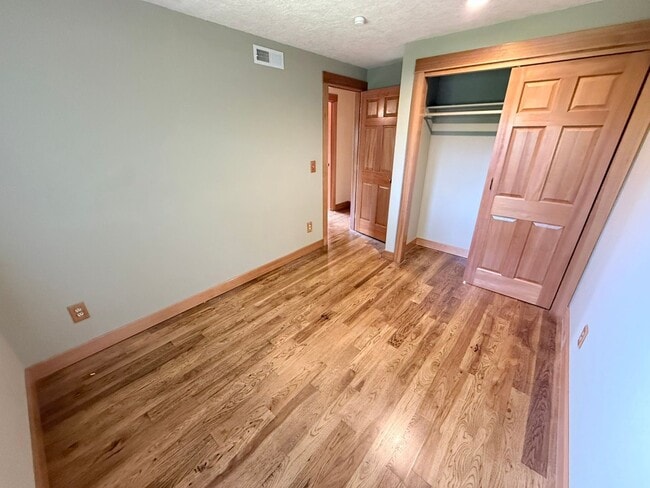 Building Photo - Beautiful 4 Bed, 2 Bath Single Family Home 2 Attached Car Garage and Laundry In Unit!