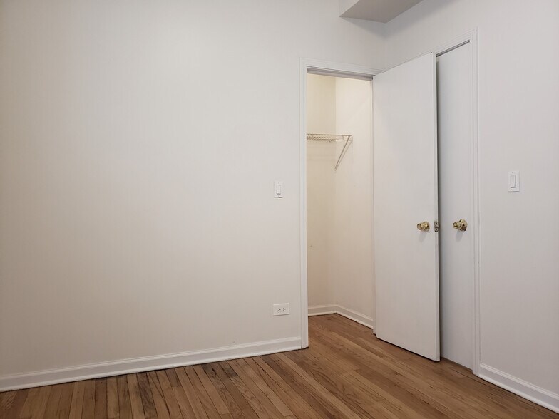 Building Photo - 5435 S Hermitage Ave