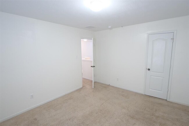 Building Photo - 3030 Sunchase Ct