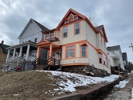 Building Photo - 731 E 5th St