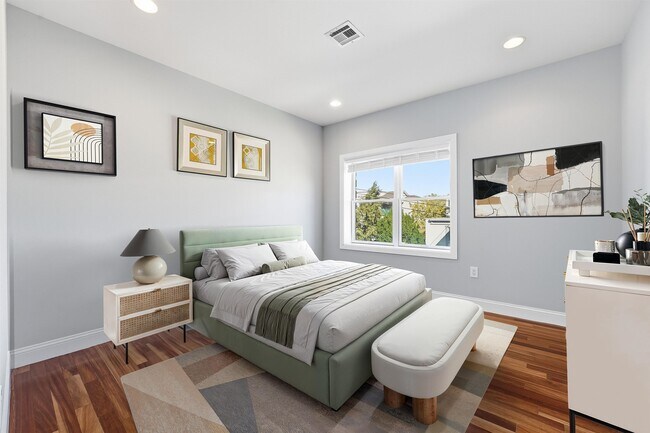 Building Photo - 215 Manhattan Ave