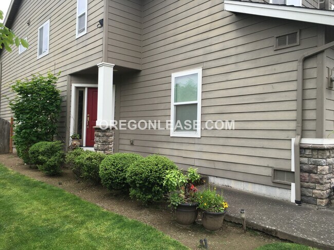 Building Photo - 3 bed 2.5 bath townhome in North Eugene